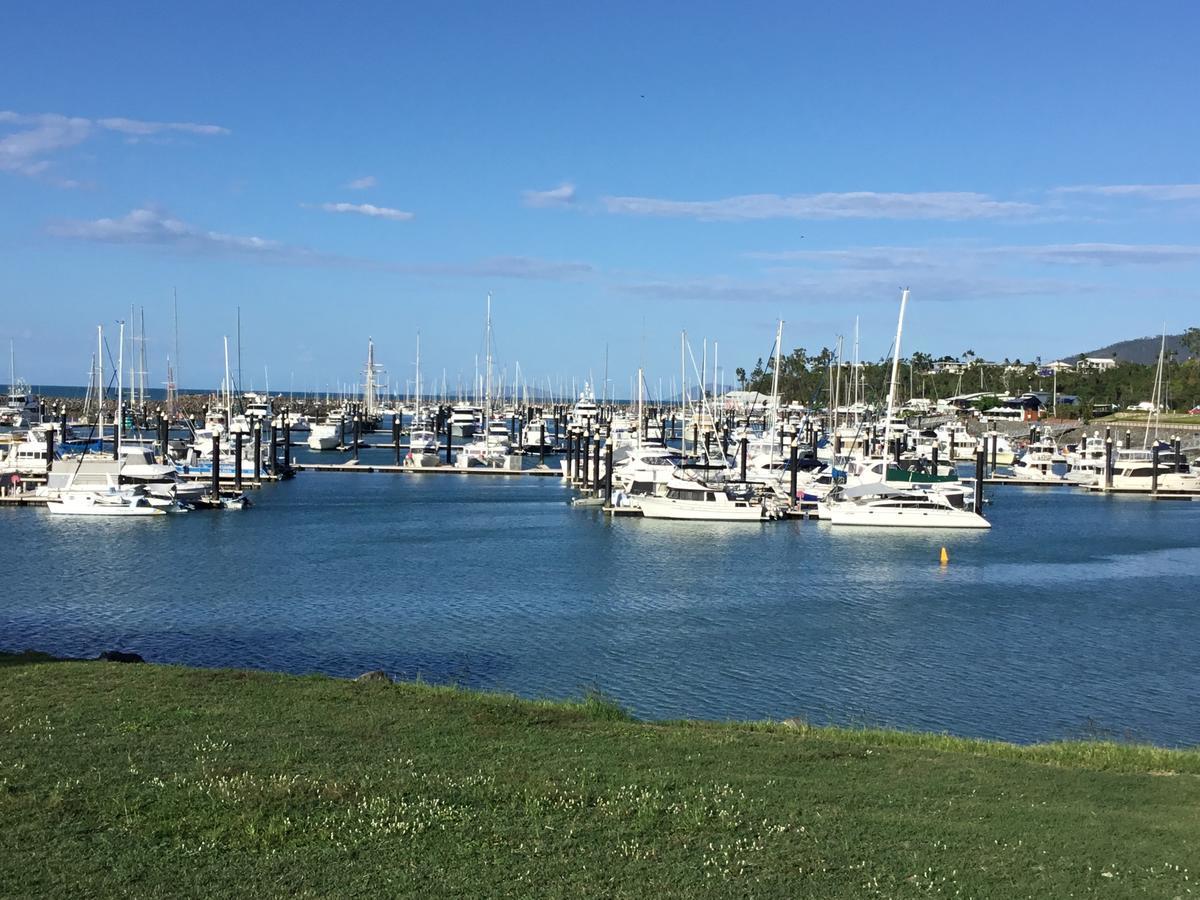 Marina View Apartment Airlie Beach Eksteriør billede
