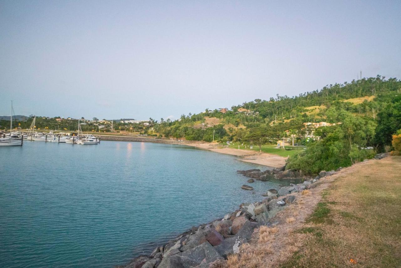 Marina View Apartment Airlie Beach Eksteriør billede